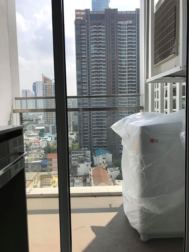 เดอะรูม สาทร [The Room Sathorn]